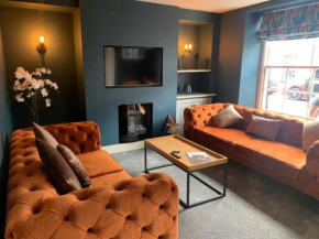 Rose Cottage, Windermere Centre, Lake Access